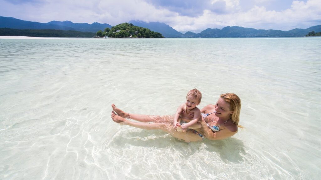 Mother And Son in Moyenne Clear Water